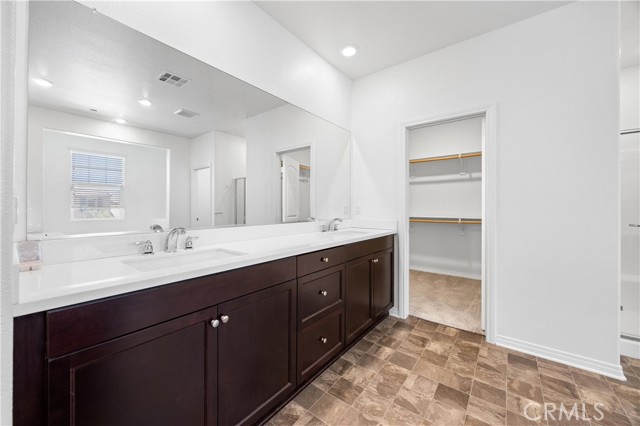 4132 S Canal Way, Ontario CA: https://media.crmls.org/medias/99050688-1cdd-459d-84ea-8d3783837204.jpg