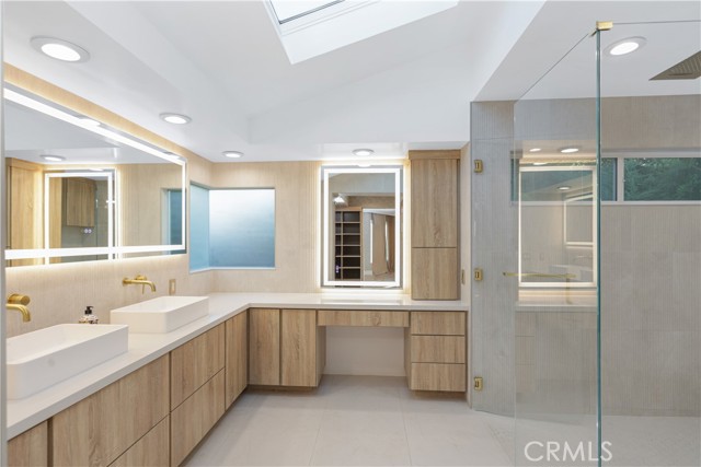 Detail Gallery Image 12 of 40 For 18826 Winnwood, Santa Ana,  CA 92705 - 3 Beds | 2 Baths