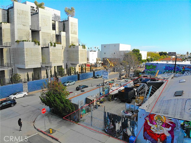 1015 N Gower Street, Los Angeles CA: https://media.crmls.org/medias/99060c3f-007b-4db8-8270-bf070e716bf8.jpg