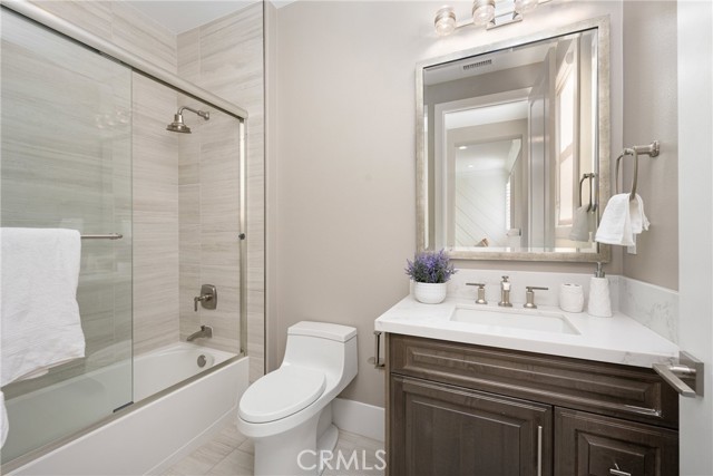 20436 W Liverpool Way, Porter Ranch CA: https://media.crmls.org/medias/99061645-074c-437b-9c6d-5b88644359eb.jpg