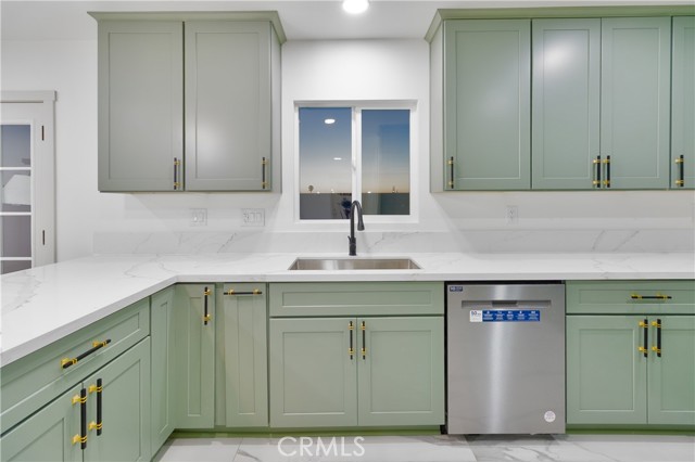 Detail Gallery Image 6 of 33 For 7804 Peacock, Highland,  CA 92346 - 5 Beds | 3 Baths