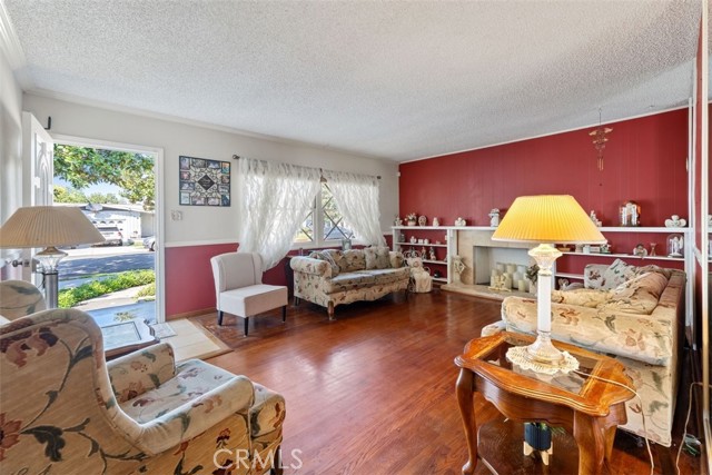 Detail Gallery Image 5 of 12 For 412 S Fann, Anaheim,  CA 92804 - 4 Beds | 2 Baths