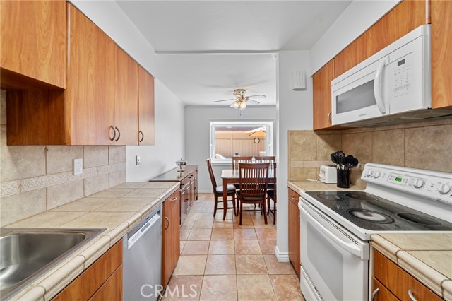 Detail Gallery Image 9 of 36 For 9745 Port Royal Cir, Huntington Beach,  CA 92646 - 2 Beds | 1/1 Baths