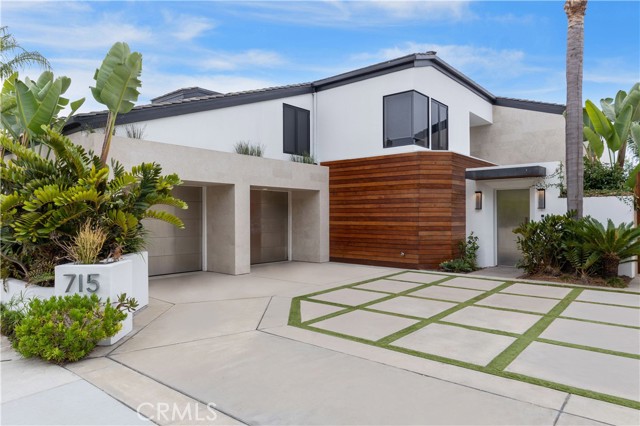 Detail Gallery Image 1 of 5 For 715 Bayside Dr, Newport Beach,  CA 92660 - 4 Beds | 3/1 Baths