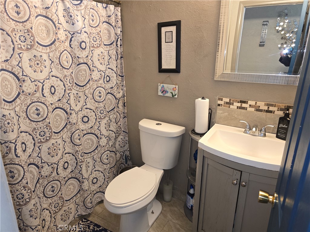 https://media.crmls.org/medias/990a2307-3486-40c6-ba65-b8082adbc09a.jpg?preset=X-Large