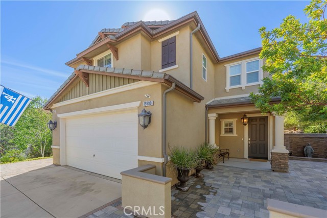 Detail Gallery Image 2 of 42 For 19890 Holly Drive, Saugus,  CA 91350 - 3 Beds | 3 Baths