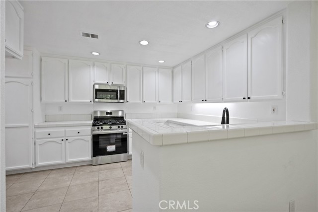 35 Wisteria Place, Aliso Viejo CA: https://media.crmls.org/medias/990a7f31-06bb-4c20-a300-d8bcc920af15.jpg