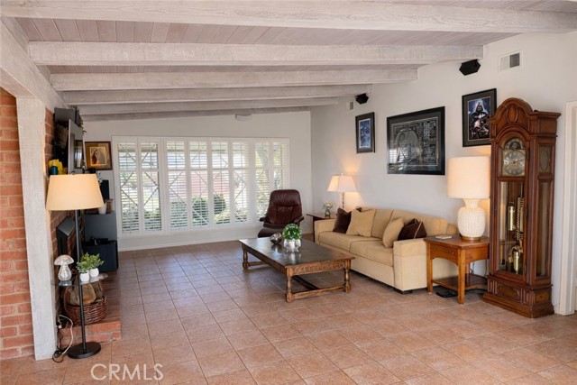 Detail Gallery Image 4 of 21 For 2612 Roscomare Rd, Los Angeles,  CA 90077 - 3 Beds | 2 Baths