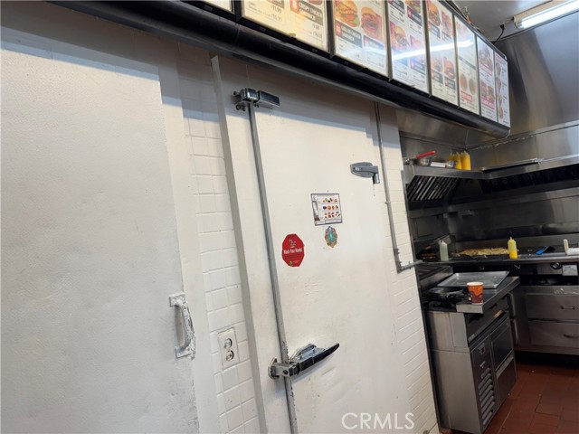 10501 Hole Avenue, Riverside CA: https://media.crmls.org/medias/990b7dda-af34-47cb-b3a6-54468d58b491.jpg