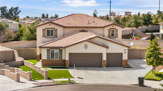 Detail Gallery Image 2 of 48 For 12058 Santiam Ct., Jurupa Valley,  CA 91752 - 5 Beds | 4/1 Baths