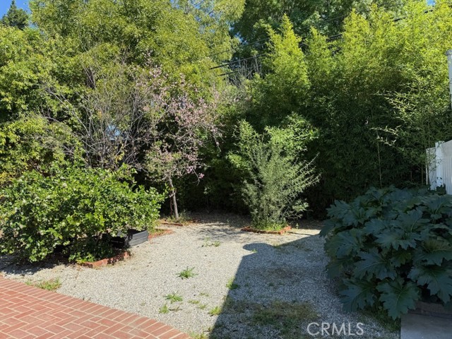 Detail Gallery Image 4 of 27 For 6534 Peach Ave, Van Nuys,  CA 91406 - 2 Beds | 2 Baths