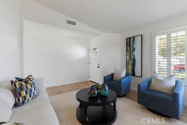 Detail Gallery Image 8 of 34 For 2205 Lake Forest Ct, San Bernardino,  CA 92407 - 3 Beds | 2 Baths