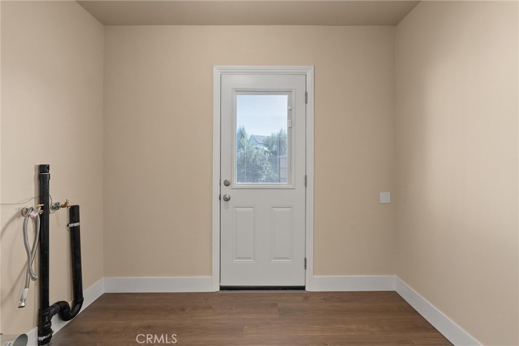 https://media.crmls.org/medias/990d37aa-263c-4559-9170-eec3fcb360f7.jpg?preset=X-Large