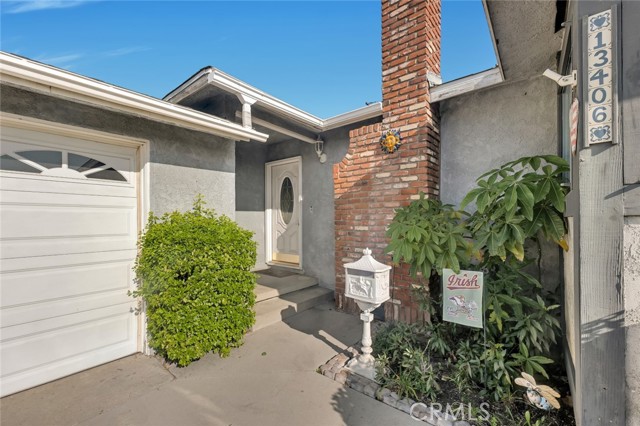 13406 Lancelot Avenue, Norwalk CA: https://media.crmls.org/medias/990d8ca2-5c2f-4069-9b98-28583bc113ae.jpg