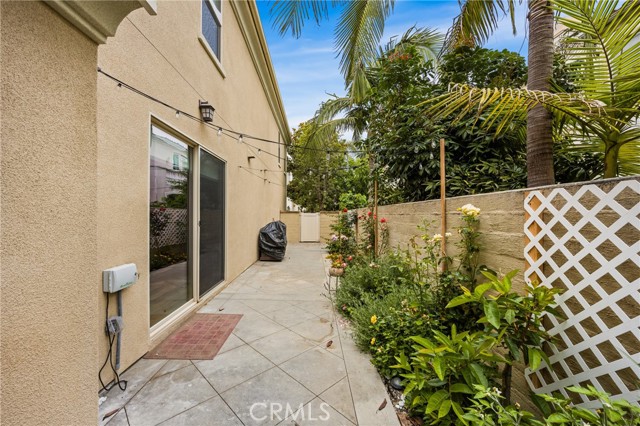 8315 Kendall Drive, Huntington Beach CA: https://media.crmls.org/medias/990de08d-dc57-4be5-a5aa-4a0b941e4db4.jpg
