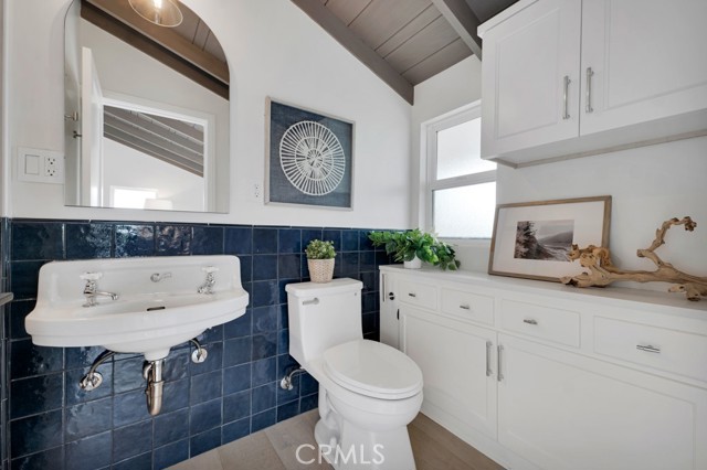 10 Camel Point, Laguna Beach CA: https://media.crmls.org/medias/990dfae3-4a59-4661-9569-fa7174cff8dd.jpg