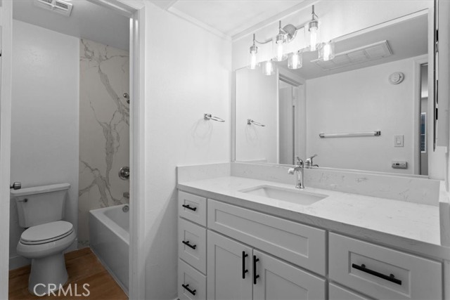 5403 Newcastle Avenue, Encino CA: https://media.crmls.org/medias/990e021e-25e1-45ab-a683-e2af188e007b.jpg