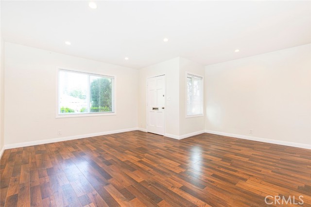 Detail Gallery Image 5 of 29 For 17425 Emelita, Encino,  CA 91316 - 2 Beds | 1 Baths