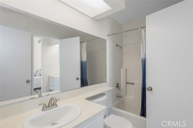 527 N Dartmouth Way, Anaheim CA: https://media.crmls.org/medias/990f50ff-2612-4d02-8bf3-4fecf2e9c9a5.jpg