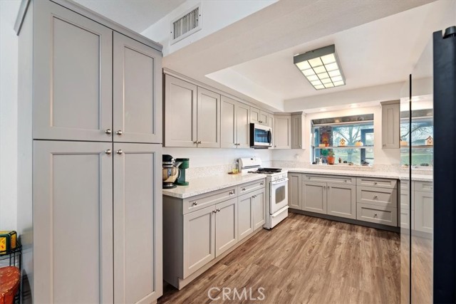 Detail Gallery Image 9 of 35 For 5839 Allwood, Jurupa Valley,  CA 92509 - 3 Beds | 2 Baths