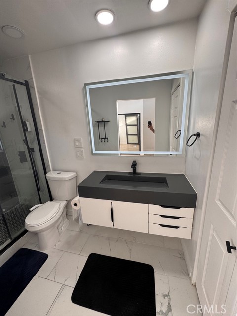 5460 White Oak Avenue, Encino CA: https://media.crmls.org/medias/990fa1ef-6de2-4898-8d13-51df2b125c6d.jpg