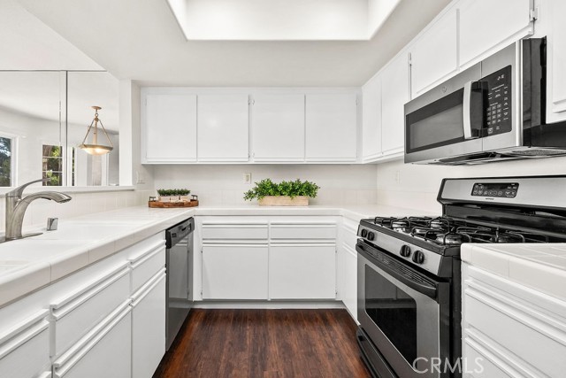 1055 S Sundance Drive, Anaheim Hills CA: https://media.crmls.org/medias/990fabbc-5d59-4f65-90d6-eced4b6bd3d8.jpg