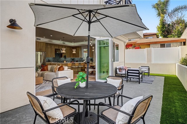 Detail Gallery Image 30 of 43 For 2203 Marshalfield #B,  Redondo Beach,  CA 90278 - 4 Beds | 3/1 Baths