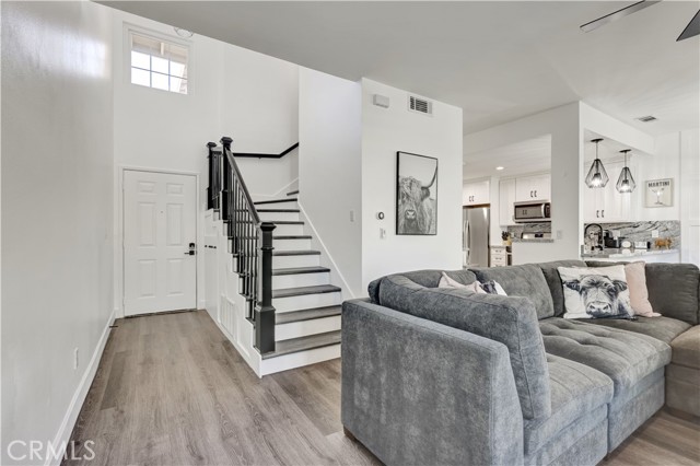 Detail Gallery Image 13 of 50 For 28102 Bobwhite #3,  Saugus,  CA 91350 - 3 Beds | 2/1 Baths