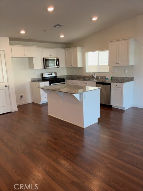 Detail Gallery Image 7 of 19 For 365 White Gate Place, San Jacinto,  CA 92583 - 3 Beds | 2 Baths