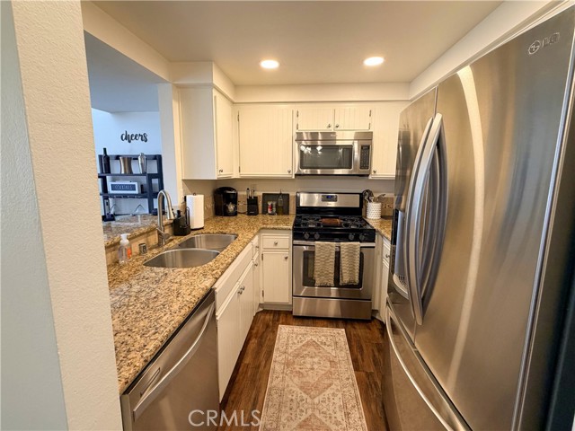 Detail Gallery Image 9 of 28 For 23921 Del Monte #34,  Valencia,  CA 91355 - 2 Beds | 2 Baths