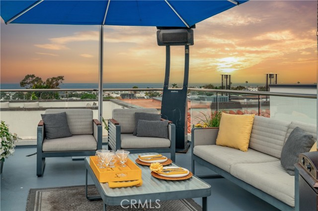 719 1st Place, Hermosa Beach CA: https://media.crmls.org/medias/99118577-c940-4cff-a737-4a4d38f330ad.jpg