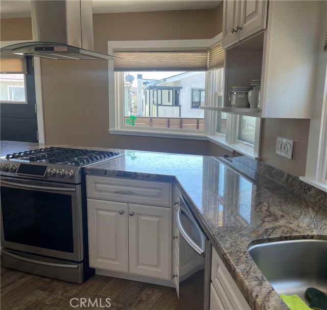 Detail Gallery Image 4 of 17 For 505 Park, Newport Beach,  CA 92662 - 2 Beds | 1 Baths