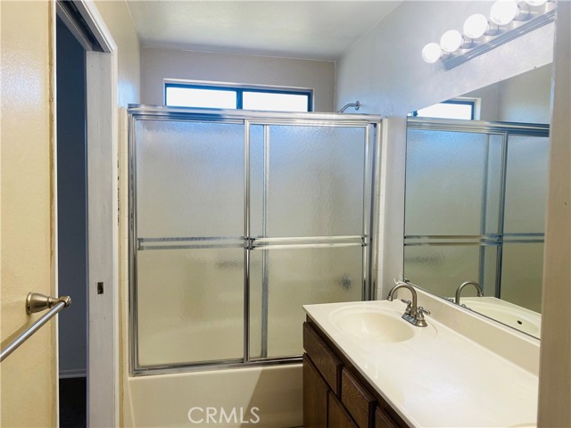 Detail Gallery Image 12 of 18 For 37933 Rosemarie St, Palmdale,  CA 93550 - 4 Beds | 2/1 Baths