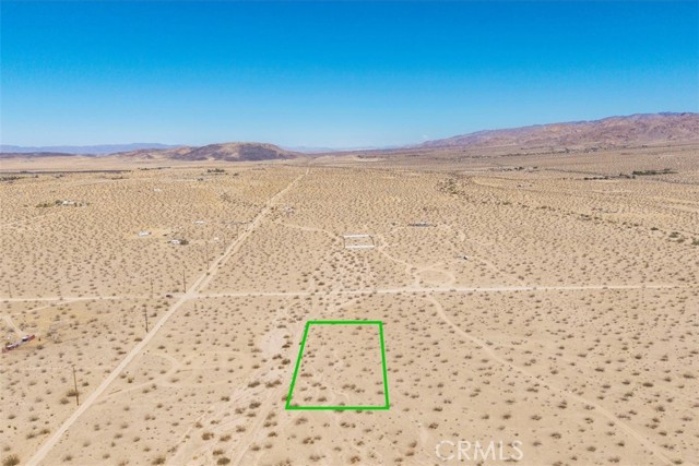5888 La Ferney Avenue, Joshua Tree CA: https://media.crmls.org/medias/9916d2c7-69ee-4eb6-b801-b1a1eaa52c0b.jpg