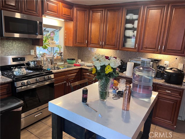 Detail Gallery Image 7 of 17 For 702 N Burris Ave, Compton,  CA 90221 - 2 Beds | 1 Baths
