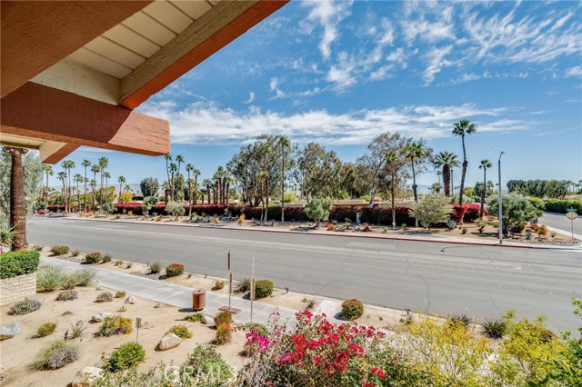 Detail Gallery Image 14 of 42 For 1411 N Sunrise Way #18,  Palm Springs,  CA 92262 - 2 Beds | 2 Baths