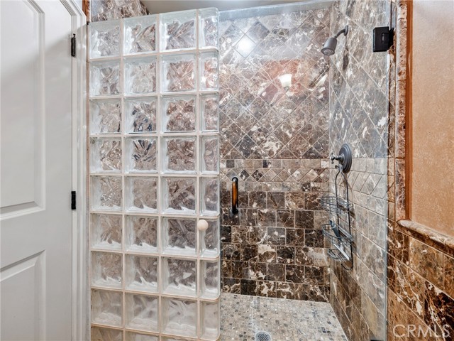 18160 Harbor Drive, Victorville CA: https://media.crmls.org/medias/9918b924-8a14-4ffb-8447-1d30bb20f427.jpg