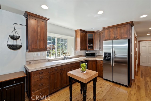 Detail Gallery Image 14 of 53 For 28637 Shenandoah, Lake Arrowhead,  CA 92352 - 4 Beds | 2/1 Baths