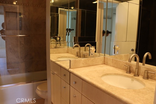2385 Roscomare Road, Bel Air CA: https://media.crmls.org/medias/991a8cb6-f0c4-4f0b-be11-1e4ffae3bc4e.jpg