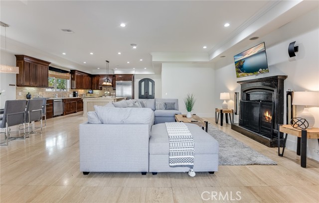 23123 Oxnard Street, Woodland Hills CA: https://media.crmls.org/medias/991b0635-6dc9-4486-8c2e-1df31c555e09.jpg