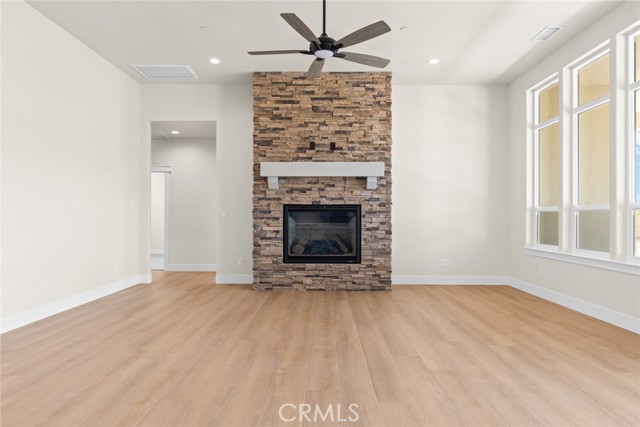 5035 San Juanico Drive, Chico CA: https://media.crmls.org/medias/991b14e0-7dd2-44f0-990c-61e49c8e189e.jpg