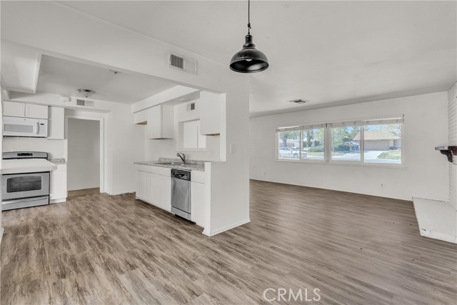 Detail Gallery Image 8 of 23 For 38734 Sage Tree St, Palmdale,  CA 93551 - 3 Beds | 2 Baths