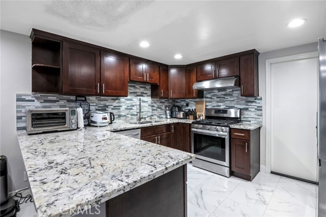 Detail Gallery Image 9 of 37 For 72 Cape Cod, Irvine,  CA 92620 - 4 Beds | 2/1 Baths