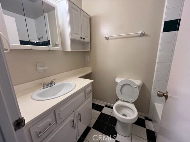Detail Gallery Image 9 of 9 For 16211 Fantasia Ln, Huntington Beach,  CA 92649 - 3 Beds | 2 Baths