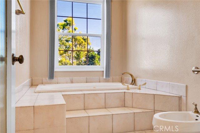 Detail Gallery Image 42 of 59 For 12305 Ridge, Los Angeles,  CA 90049 - 2 Beds | 2/1 Baths