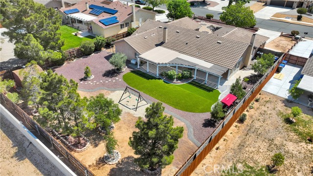 13950 High Falls Trail, Apple Valley CA: https://media.crmls.org/medias/991e6bab-9143-4b9c-857a-6750c3f7025a.jpg