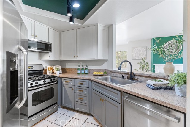 Detail Gallery Image 10 of 25 For 628 Daisy Ave #311,  Long Beach,  CA 90802 - 2 Beds | 2 Baths