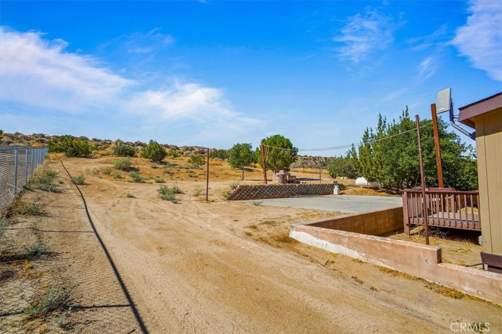 https://media.crmls.org/medias/991efde2-0c85-4d17-822d-921bc59a4d6f.jpg?preset=X-Large