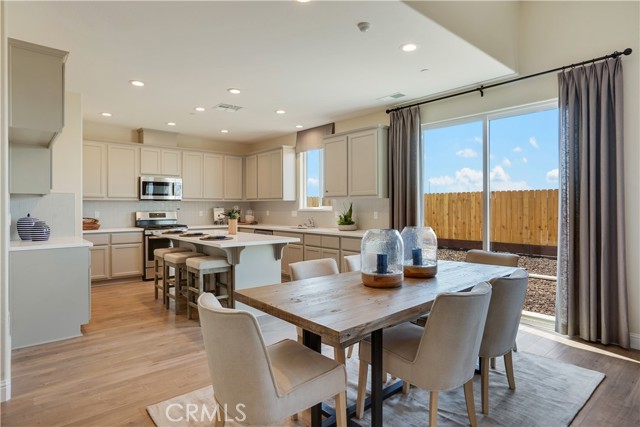 Detail Gallery Image 5 of 5 For 855 Sophie Ct, Merced,  CA 95348 - 5 Beds | 3 Baths