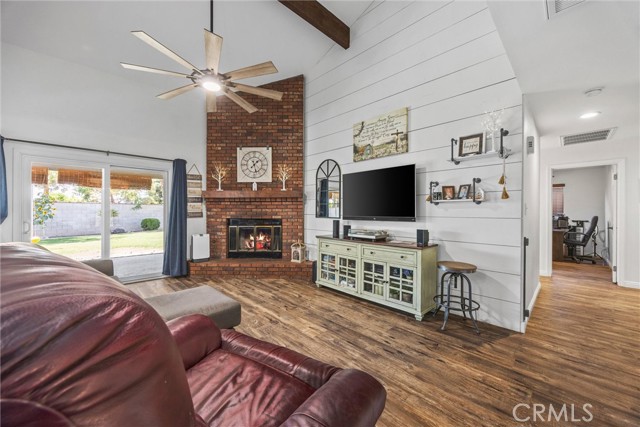 4913 Zapato Place, Bakersfield CA: https://media.crmls.org/medias/991fd4d4-976a-42c2-8d01-40d5333a6c56.jpg